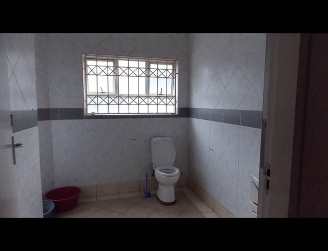 9 BEDROOM HOUSE FOR SALE IN ISIPINGO RAIL